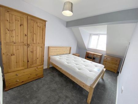 4 bedroom flat to rent - Photo 2