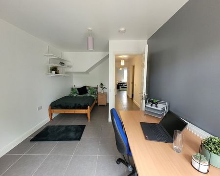 2 Bedrooms, 14 Willowbank Mews Flat 1 – Student Accommodation Coventry - Photo 3