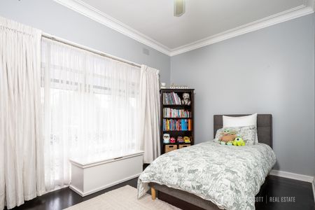 Stunning 3 Bedroom Home - Photo 5