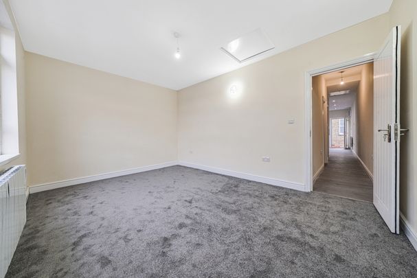 Franche Court Road, London, SW17 - Photo 1