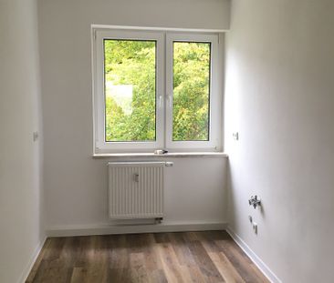 Sanierte 3-Raum-Wohnung mit Balkon und Wanne in ruhiger Lage - Foto 2