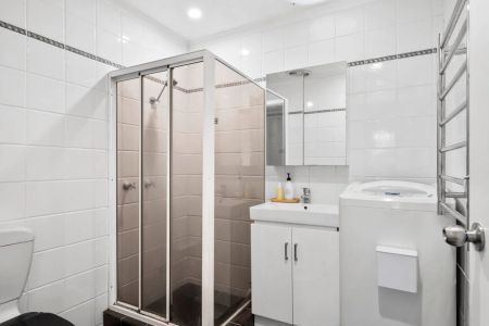 Updated 2-Bedroom Unit with Courtyard in Prime Noosaville Location - Photo 4