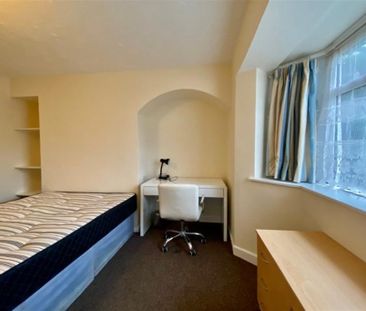 4 bedroom semi-detached house to rent - Photo 2