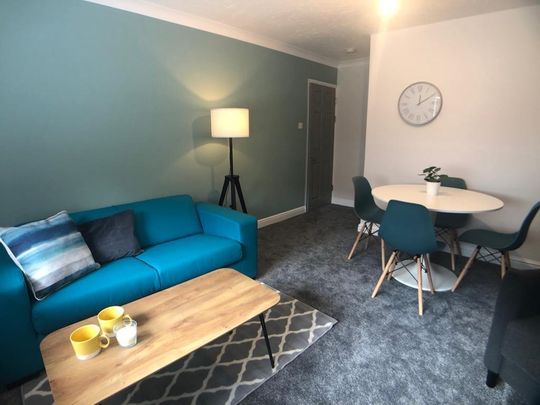 6 bedroom detached house to rent - Photo 1