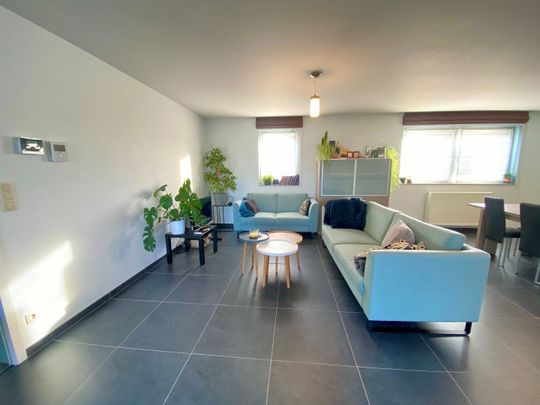 Hedendaagse bel-etagewoning met riante living en 3 slaapkamers - Photo 1