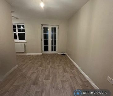 4 bedroom end of terrace house to rent - Photo 5