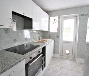 2 bedroom terraced house to rent - Photo 4