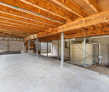 Beautiful Four Bedroom Home on a Large Block - Photo 2