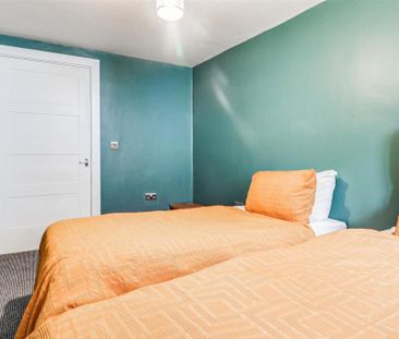 3 bedroom apartment to rent - Photo 4