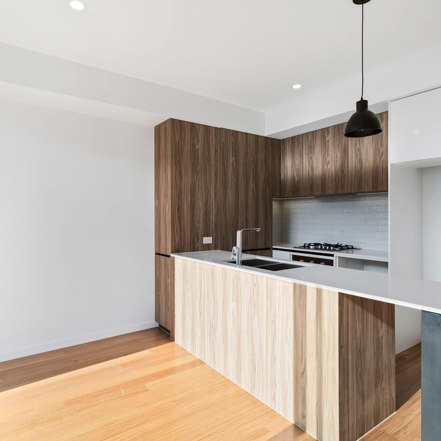 Convenient Location, Great Lifestyle! - Photo 1