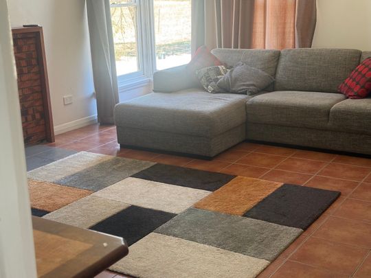 Lovely Banks - Photo 1