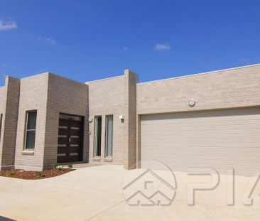 Impressive & ultra modern 5 bedroom house. - Photo 2