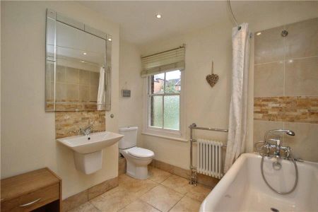 Cheselden Road, Guildford - 3 bedrooms Property for lettings - Seymours - Photo 2