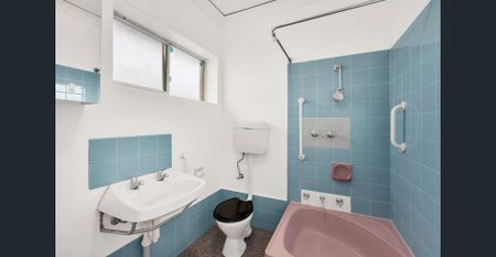 Easy-Care Unit Offering an Exceptional Lifestyle! - Photo 4