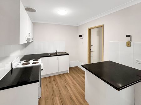 2 bedroom renovated unit in West Dubbo - Photo 3