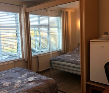 Room in a Shared House, Brockham Drive, IG2 - Photo 3