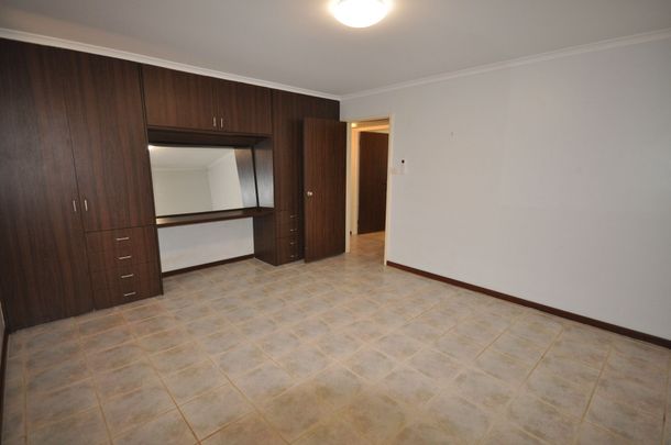 Neat as a pin - Photo 1