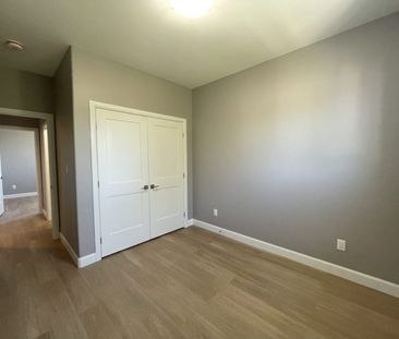 3-305 Sutherland Drive - Photo 3