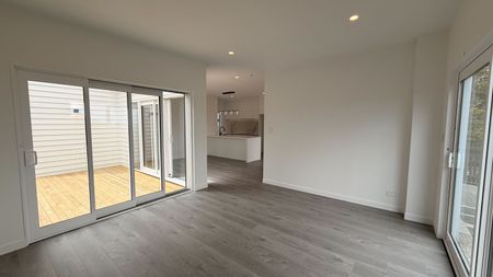 4 Bedrooms on Herd Rd - Photo 2