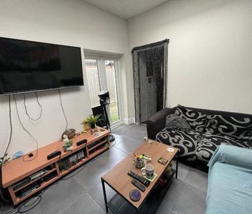 6 bedroom townhouse to rent - Photo 1
