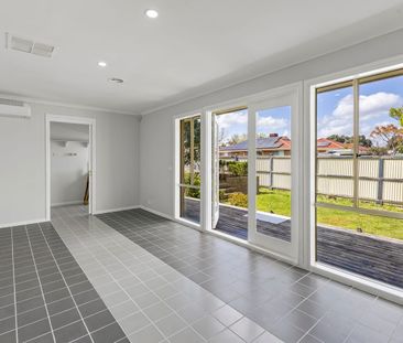 Comfortable Family Living in a Prime Roxburgh Park Location - Photo 2