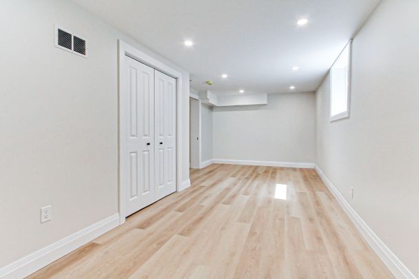 For Lease - 4 Carrington Place Unit# B, Bradford West Gwillimbury, Ontario - Photo 1