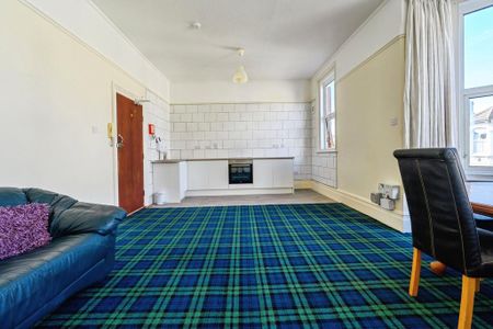 1 bedroom in a house share to rent - Photo 5