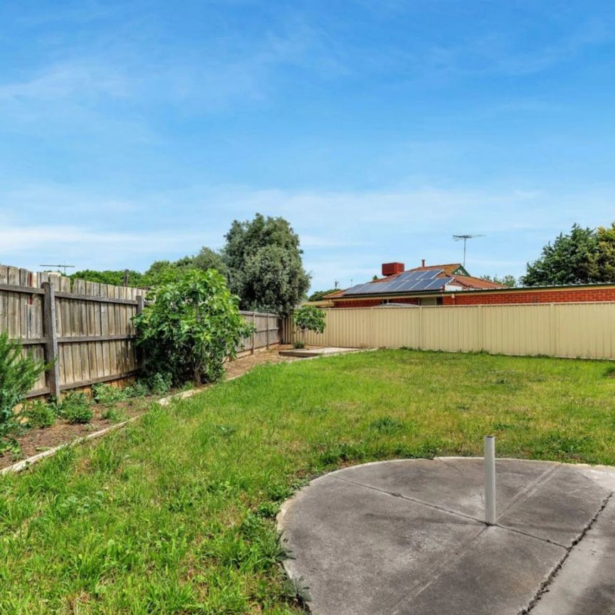 17 Salisbury Street, Werribee. - Photo 1