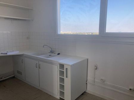 Location Appartement 4 pièces 109m² LA ROCHELLE 17000 - Photo 4