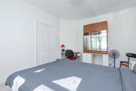 57 Ewellhurst Road, Ilford IG5 0PB, UK, Ilford - Photo 4