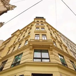 Repräsentative Luxus-Altbauwohnung in toller innerstädtischer Lage! Prächtiger Altbau an einem ruhigen Platzl in 1010 Wien! Einziehen und Wohlfühlen... - Photo 3
