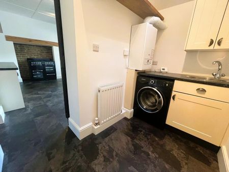 2 bedroom semi-detached house to rent - Photo 5