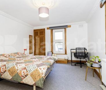 Two double bedrooms modern kitchen spacious lounge & mins to tube a... - Photo 4