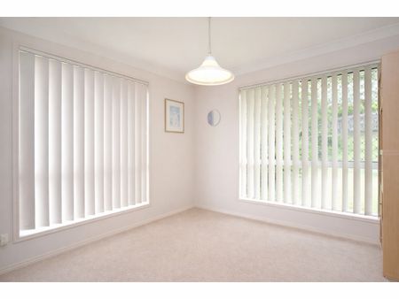 Spacious Family Home with Air Conditioning & Large Fenced Yard - Photo 3