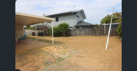 4br house, single garage and side access - Photo 4