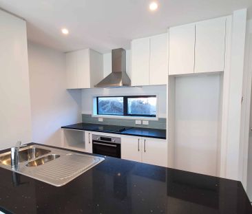 Lovely 2 bedroom townhouse - Photo 1