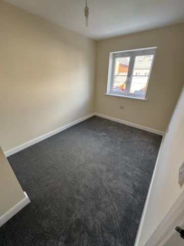 4 bedroom semi-detached house to rent - Photo 4