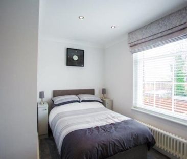 2 bedroom mews to rent - Photo 3