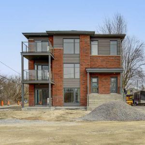 5 1/2 neuf, Les Coteaux, TRIPLEX ! JUIN - JUILLET 2025 rue Lippée - Photo 2