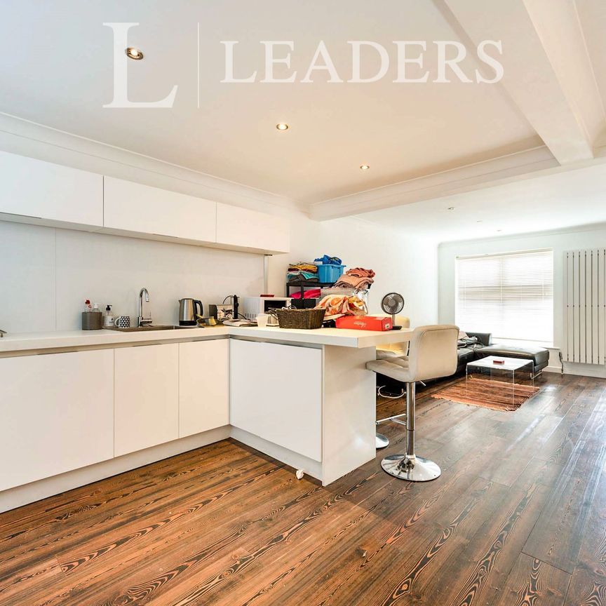 3 bedroom house to rent King Street, Southsea, PO5 - Photo 1