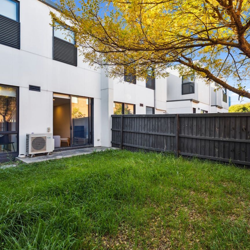 Female Only Furnished Modern Townhouse near Monash University with BILLS - SHORT TERM LEASE ACCEPTED - Photo 1