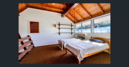 UNFORGETTABLE 1980'S CLASSIC HOME - Photo 2