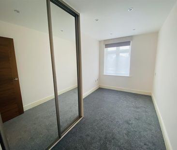 2 bed flat to rent in Finch Lane, Bushey, WD23 - Photo 5