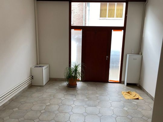 Gezellige rijwoning met terras, ideaal gelegen in een rustige eenrichtingsstraat in het centrum van Sterrebeek. - Photo 1