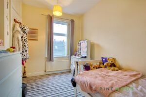 2 BEDROOM House - Mid Terrace - Photo 4