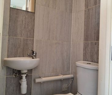 Studio Flat, Whitefoot Lane, BR1 - Photo 2
