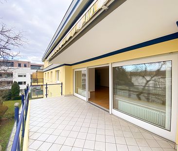Neuwertige & modernisierte 4-Zimmer-Wohnung in ruhiger Rheinlage seitlich des Schlossparks! - Foto 1