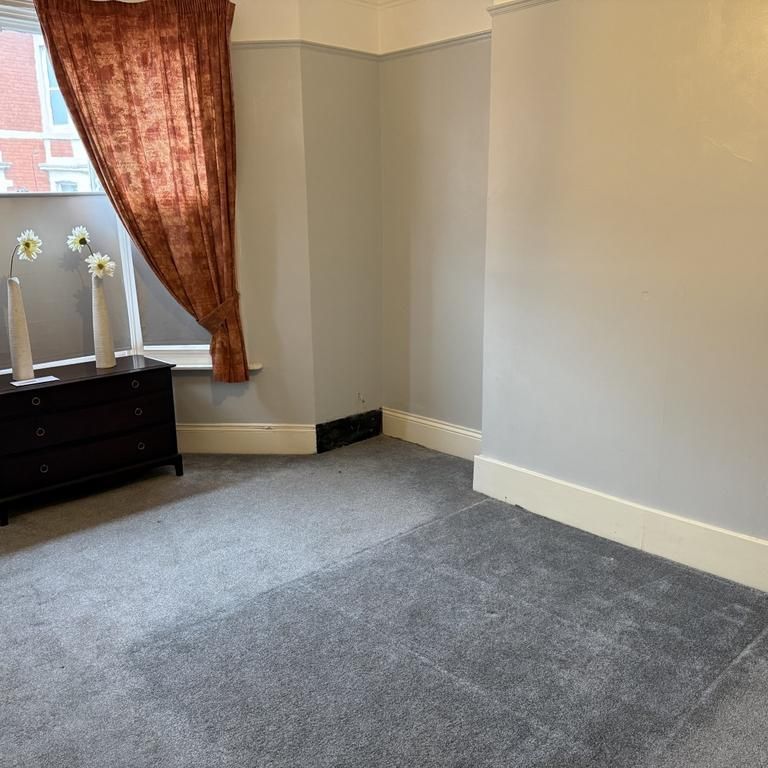 2 bedroom ground floor flat to rent - Photo 1