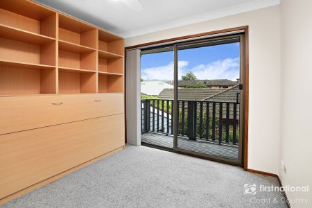 Renovated 2 Bedroom Townhouse in Prime Location - Photo 2