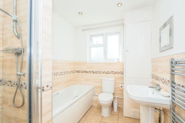 3 bedroom semi-detached house to rent - Photo 1